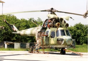 Mi-2 karbantarás alatt