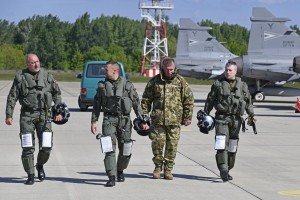 A pilótákat Magasy Zsolt ezredes, bázisparancsnok fogadta