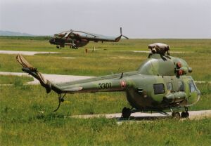 Régi Mi-2, újonnan átalakított Mi-17