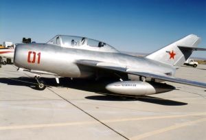 MiG-15UTI, az egykori ellenség színeiben