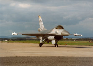 A Belga Légierő F-16-osa felszálláshoz gurul ki (FA-115)